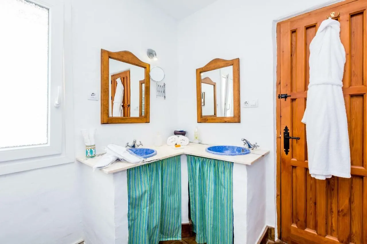 **  Hotel Los Castaños Cartajima España